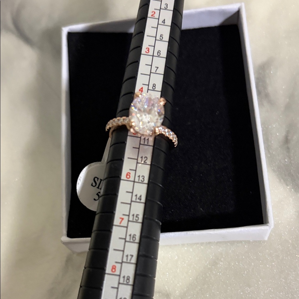 Elegant Rose Gold Ring with Clear Stone